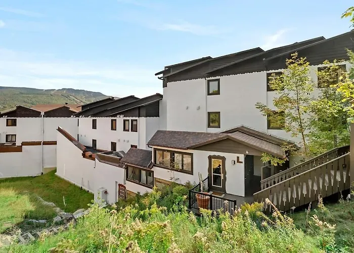 Chic Mt-Tremblant Condo With View On The Lake By Denstays