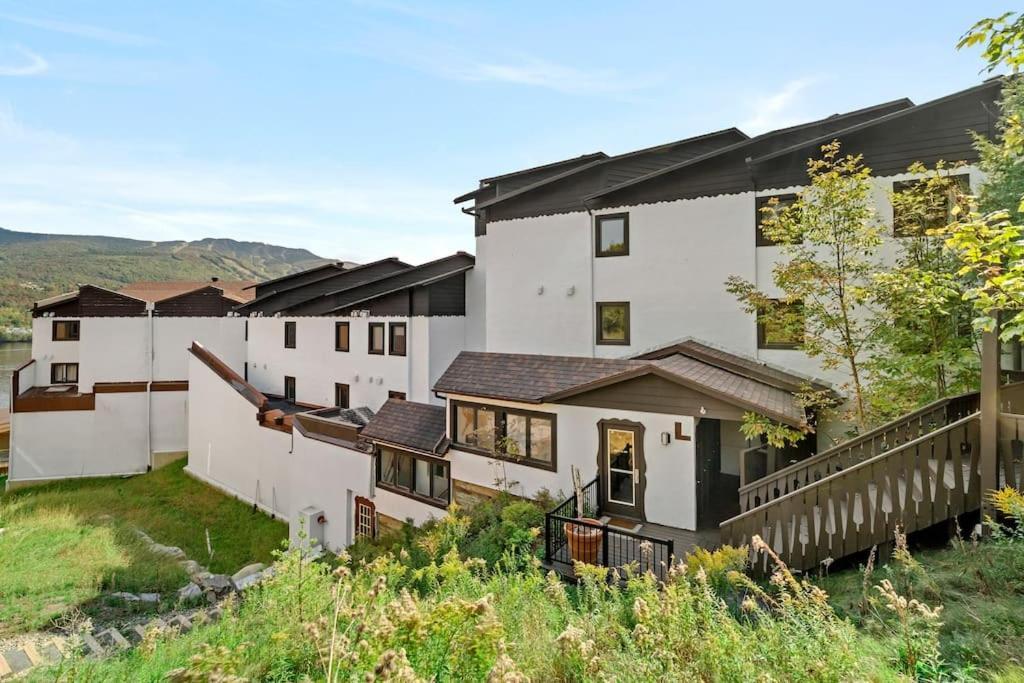 Apartment Chic Mt-tremblant With View On The By Denstays