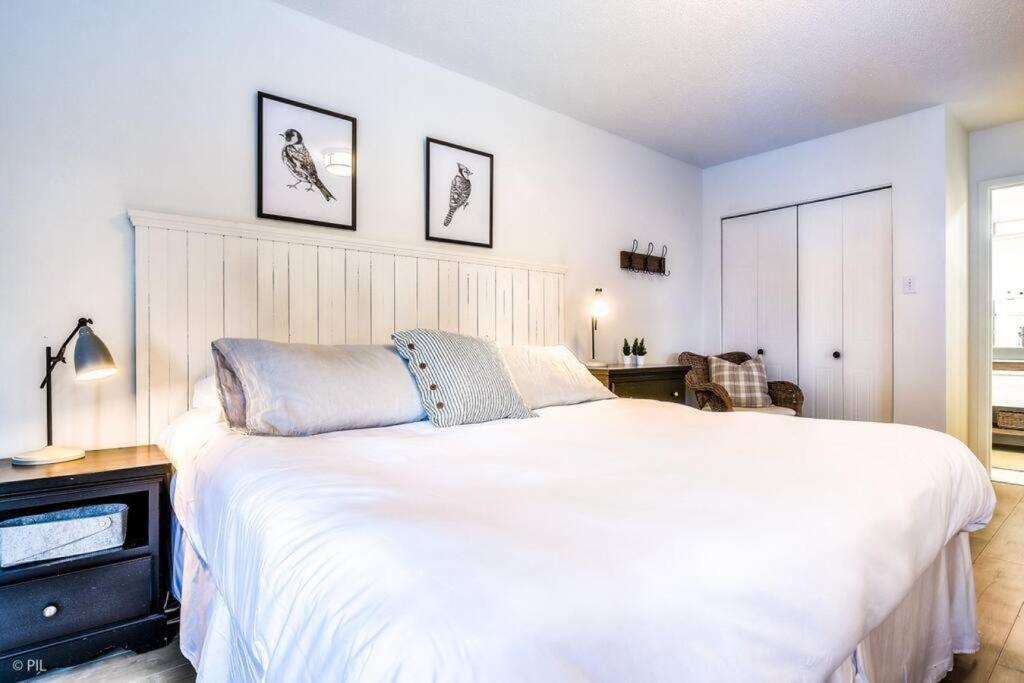 Chic Mt-tremblant With View On The By Denstays *