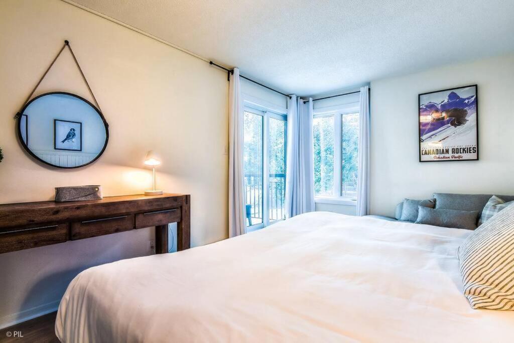 Chic Mt-tremblant With View On The By Denstays Mont-Tremblant